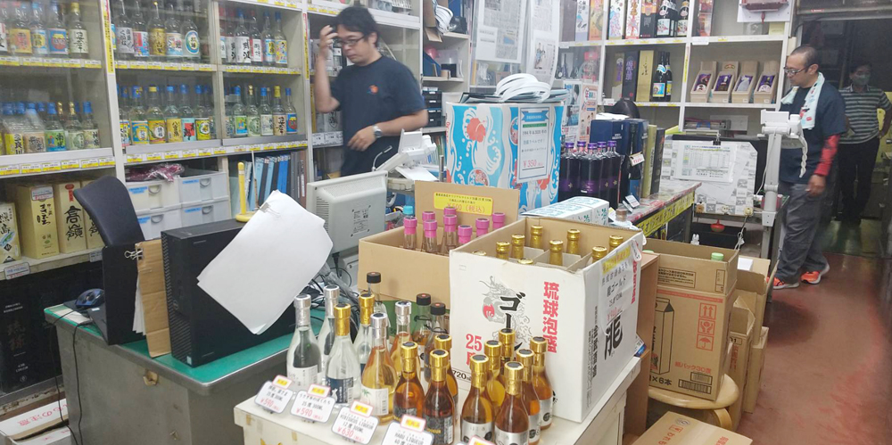 有限会社　喜屋武商店【酒店倉庫作業スタッフ（那覇市前島）【週休2日／時間相談可／無料駐車場有】】の求人募集画像