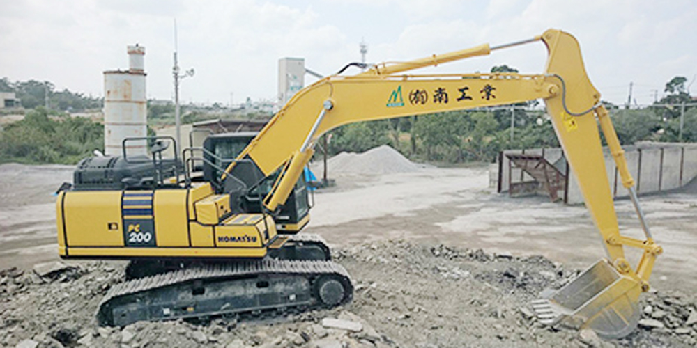 有限会社　南工業【建設作業スタッフ（南大東村）【資格取得制度有／雨天時なども給与保証】】の求人募集画像
