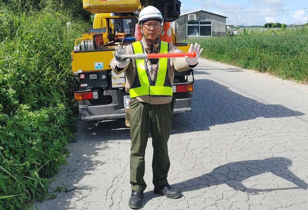 有限会社 九州中央警備保障 沖縄営業所【男・女交通誘導警備スタッフ（日勤・一般）【週払いOK／制服・空調服貸与】】の求人募集画像