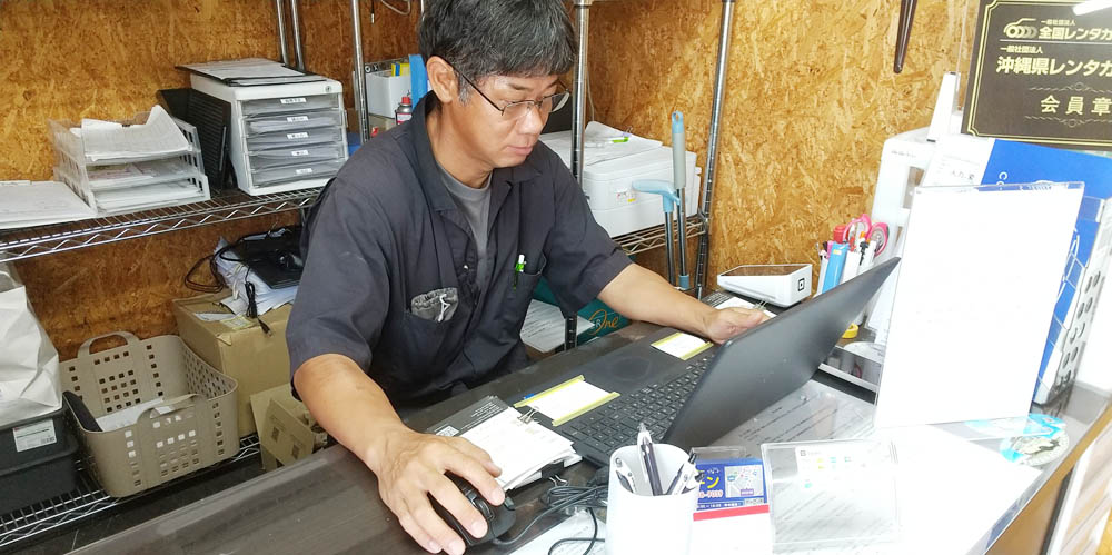 レンタカーBOON(サンリッチ株式会社)【レンタカースタッフ(那覇市金城)【未経験者OK／髪型＆髪色自由】】の求人募集画像