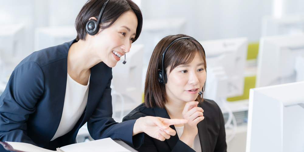 株式会社 ソルブメディア 沖縄オフィス【コールセンタースタッフ〈保険相談サービスのご案内など／フルタイム〉（うるま市）【時給1,550円～／週2～4日休み／無料駐車場有】】の求人募集画像