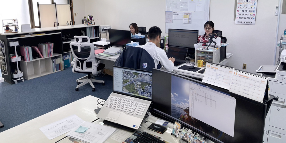 株式会社ミライテック【磁気探査業務（那覇市識名）【未経験者歓迎／外作業と事務作業半々／賞与有】】の求人募集画像