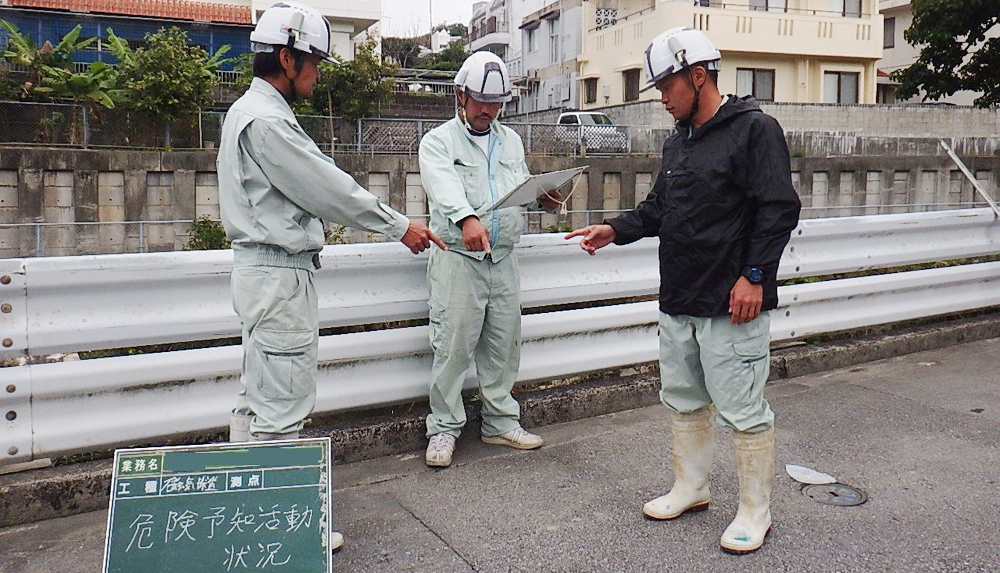 有限会社　南西技術【磁気探査補助の現場作業スタッフ〈長期〉（宜野湾市）【社会保険加入／賞与年2回有／熱中症対策有／運転免許不要】】の求人募集画像