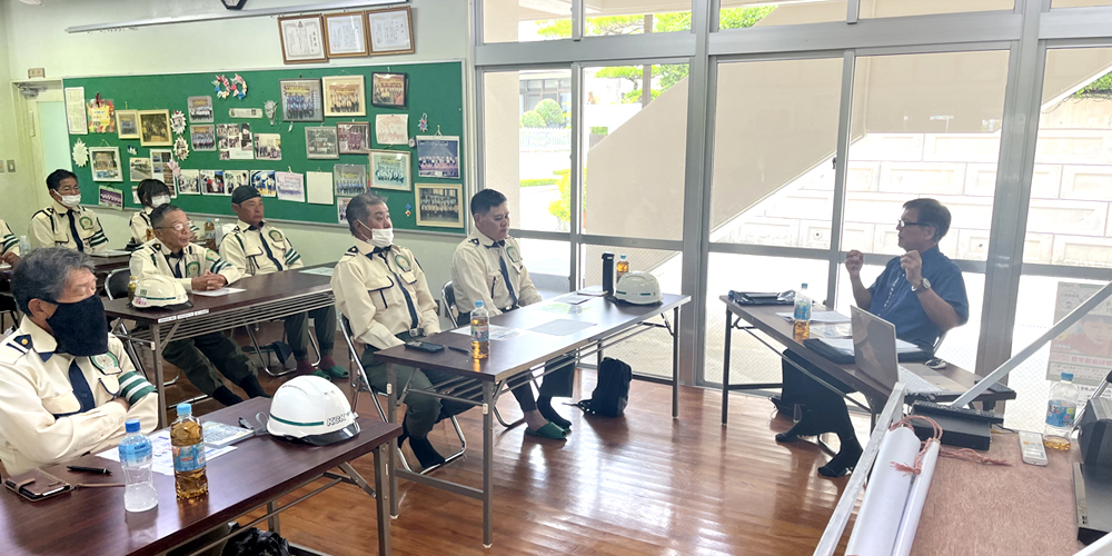 有限会社 九州中央警備保障 沖縄営業所【男・女交通誘導警備スタッフ(日勤・有資格者)【週払いOK/制服・空調服貸与】】の求人募集画像