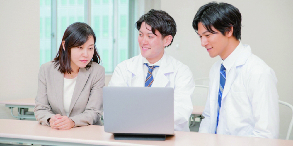 琉球大学病院 心臓血管・呼吸器外科【病院内の事務スタッフ(宜野湾市)【土日祝お休み/賞与年2回/主婦(主夫)歓迎】】の求人募集画像