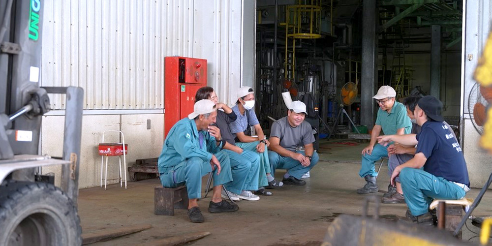 西表糖業株式会社【黒糖に関わる総務・営業職(浦添市)【土日祝休み/賞与年2回/無料駐車場】】の求人募集画像