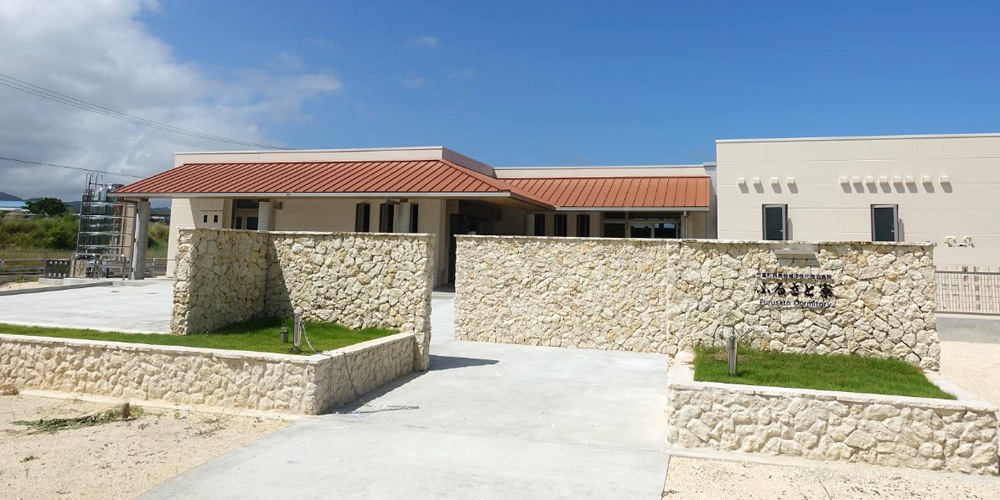 西表糖業株式会社【黒糖に関わる総務・営業職(浦添市)【土日祝休み/賞与年2回/無料駐車場】】の求人募集画像