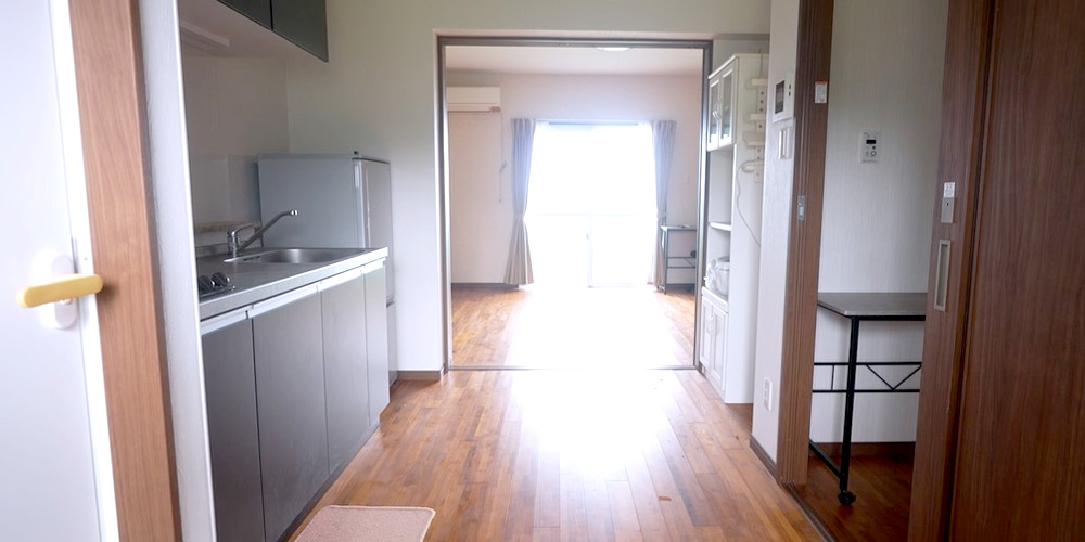 西表糖業株式会社【黒糖に関わる総務・営業職(浦添市)【土日祝休み/賞与年2回/無料駐車場】】の求人募集画像