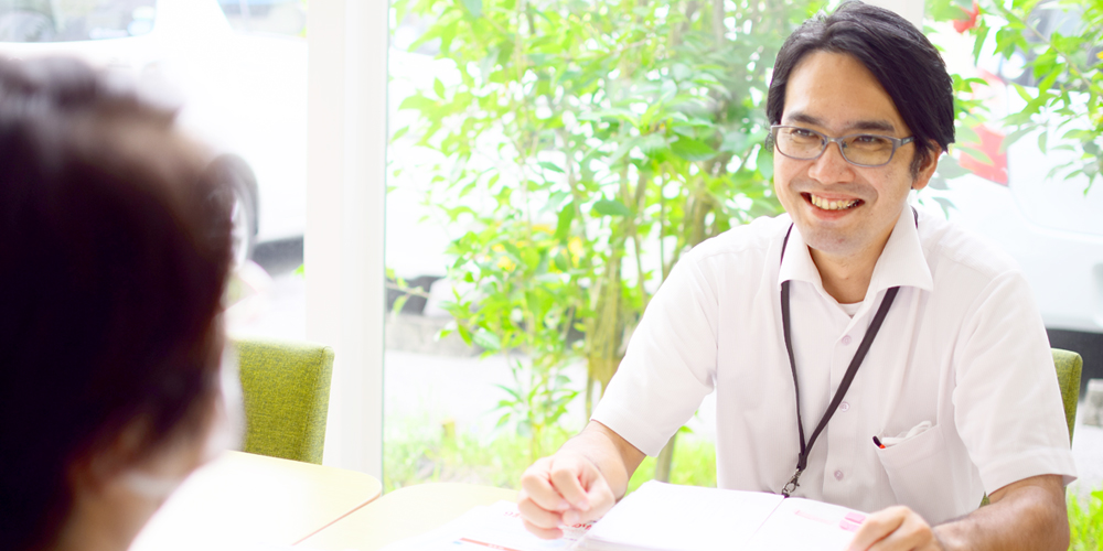 冒険王　株式会社【求人広告の営業・取材スタッフ（第二新卒／学卒4年以内）（那覇市字銘苅）【未経験OK／研修有／見学・体験入社OK】】の求人募集画像