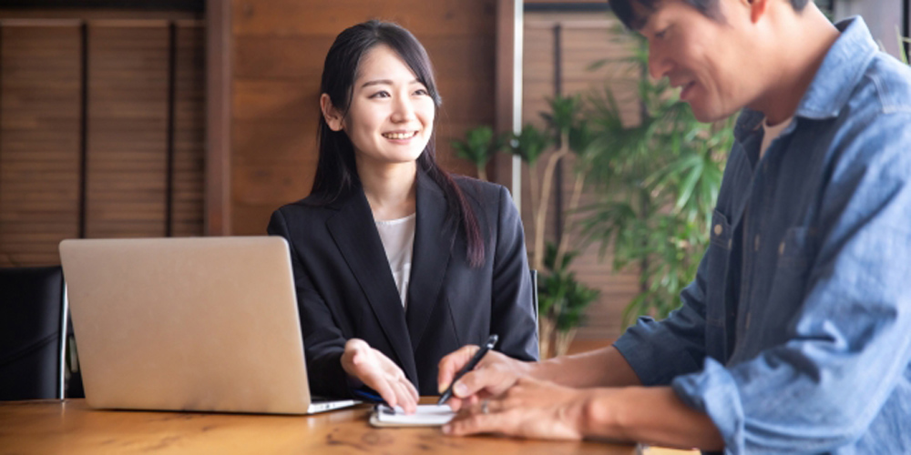 株式会社 エフ・ビー・エル【資産運用商品の接客案内スタッフ（那覇市久茂地）【ネイルOK／ノルマ・飛び込みなし／未経験歓迎】】の求人募集画像
