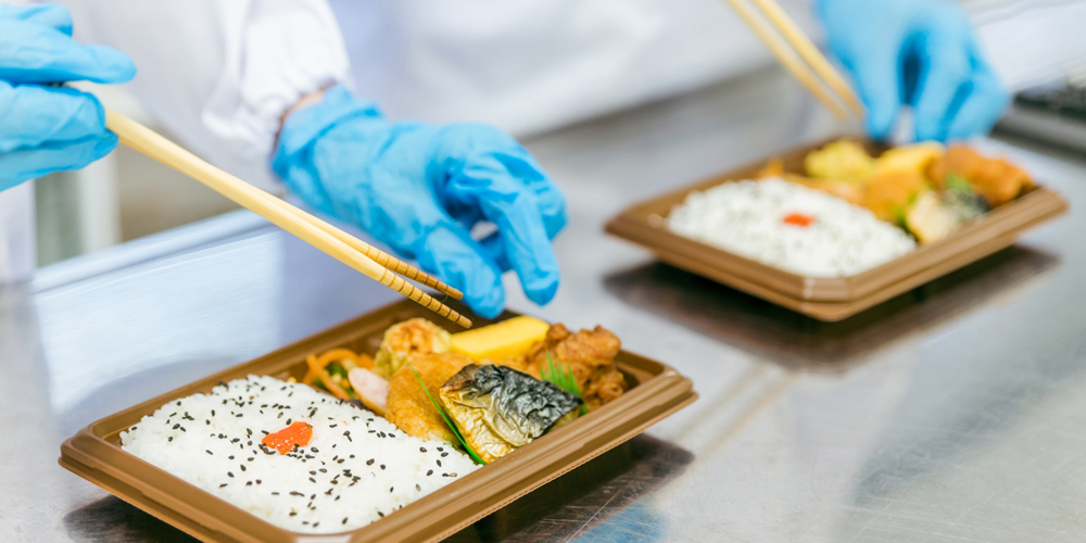 株式会社ライフサポート【お弁当の盛付・配達スタッフ（那覇市寄宮）【年齢不問／シフト柔軟相談可／無料駐車場有】】の求人募集画像