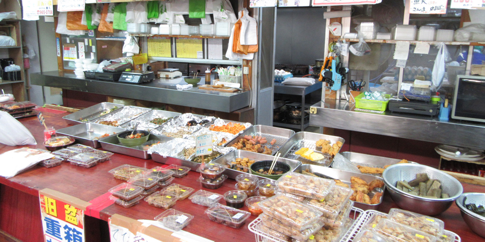 おかずの店 兼久【惣菜などの製造・販売（うるま市）【資格不問／短時間6h／扶養内勤務OK】】の求人募集画像