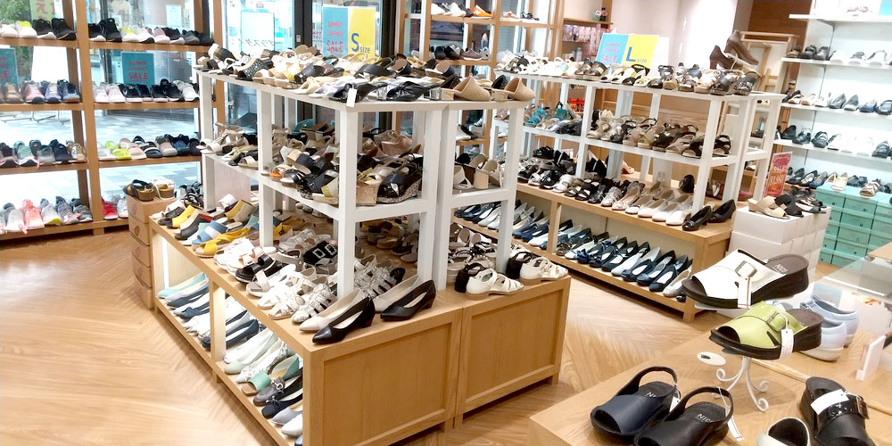 沖縄月星 株式会社【靴の販売スタッフ（那覇市首里）【未経験OK／週2～3日休み】】の求人募集画像