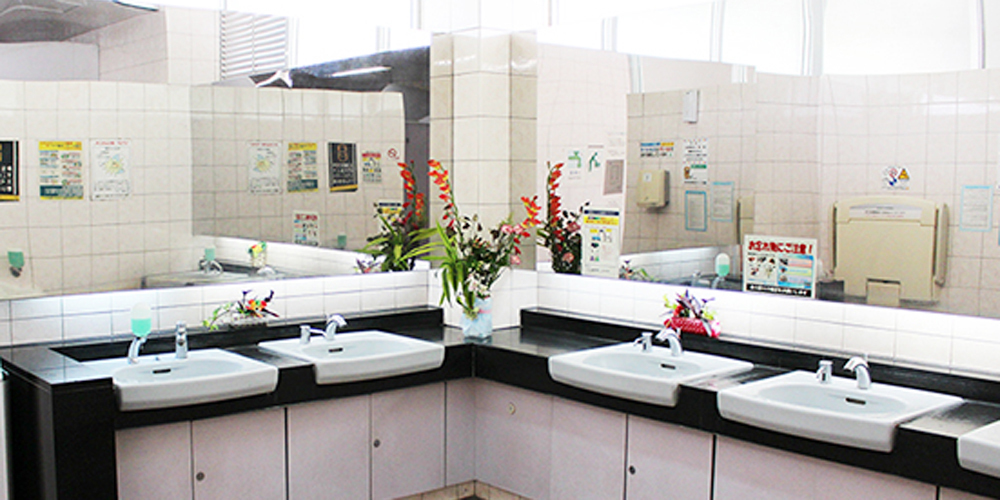 西日本高速道路総合サービス沖縄株式会社【高速道路PA内清掃スタッフ（中城村）【社保完備／報奨金制度有／待遇・福利厚生充実】】の求人募集画像