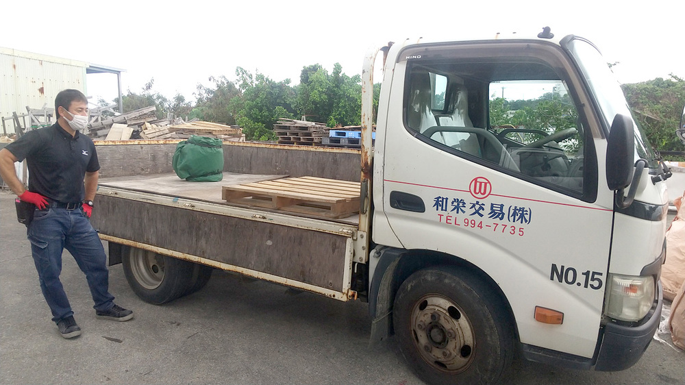 和栄交易株式会社【タイルの配送2tドライバー（日勤固定）(糸満市北波平)【賞与年2回／正社員登用有／資格取得制度有】】の求人募集画像