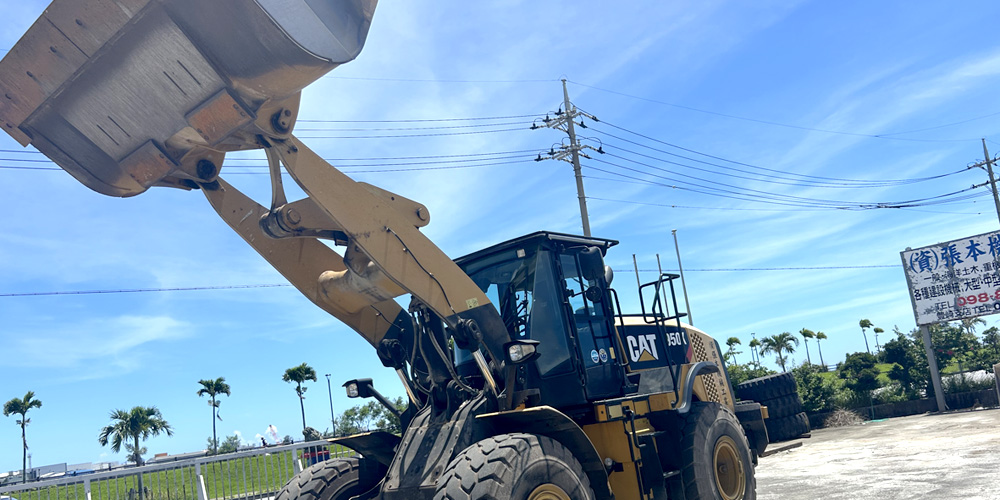 合資会社 張本機械工業【重機オペレーター(バックホー)（浦添市）【普通免許のみでもOK／賞与年2回／未経験者歓迎】】の求人募集画像