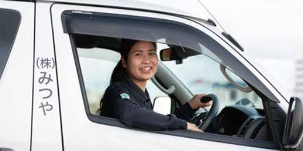 株式会社 みつや【日用品・ドリンク・建築資材のルート配送スタッフ（那覇市曙）【AT・MTどちらでもOK／交通費有】】の求人募集画像