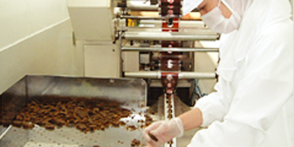 株式会社　黒糖本舗　垣乃花【黒糖の袋詰め・箱詰めスタッフ（浦添市）【短時間／未経験者可／賞与2回】】の求人募集画像