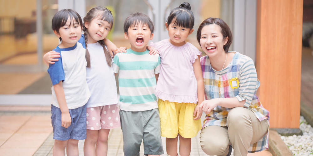 那覇市こども教育保育課【フリー保育教諭（クラス担任以外）（那覇市立認定こども園）【期末・勤勉手当有／週休2日】】の求人募集画像