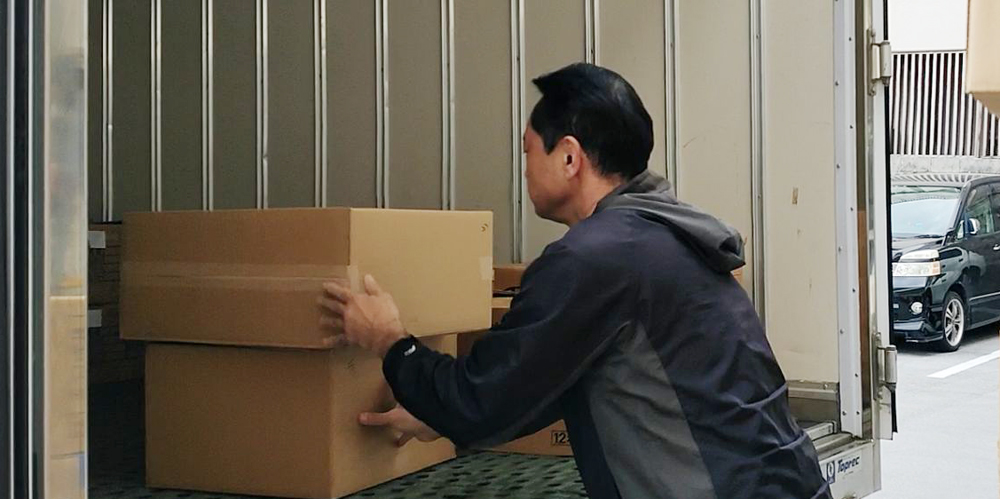 沖縄南風堂　株式会社【自社商品のルート配送ドライバー（那覇市西）【普通免許可／土日休み／未経験歓迎】】の求人募集画像