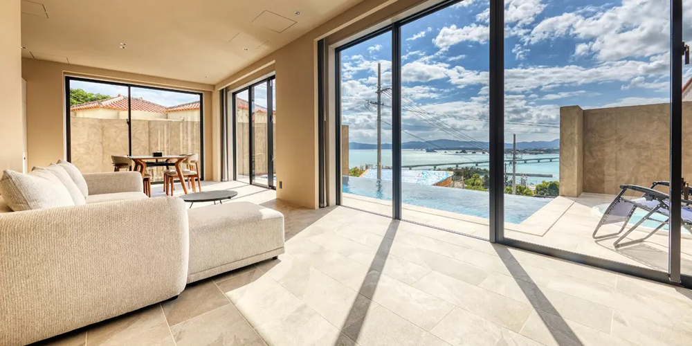 カンドア・リゾート・オキナワ【ホテルフロントパートスタッフ（古宇利島）【1日5h／残業なし／高時給1,300円】】の求人募集画像