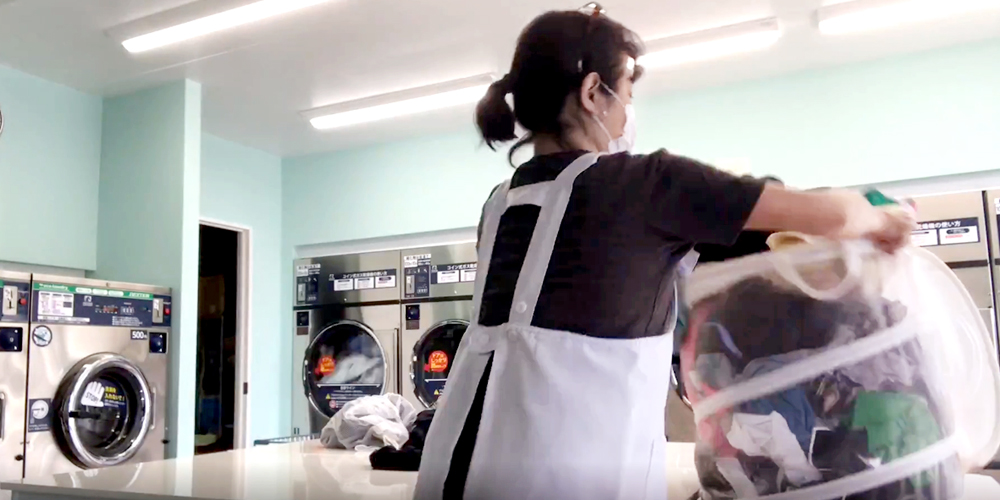 コインランドリー 楽ちん♪【コインランドリーの店内スタッフ（八重瀬町）【短時間／毎年100円昇給有／週休3～4日】】の求人募集画像