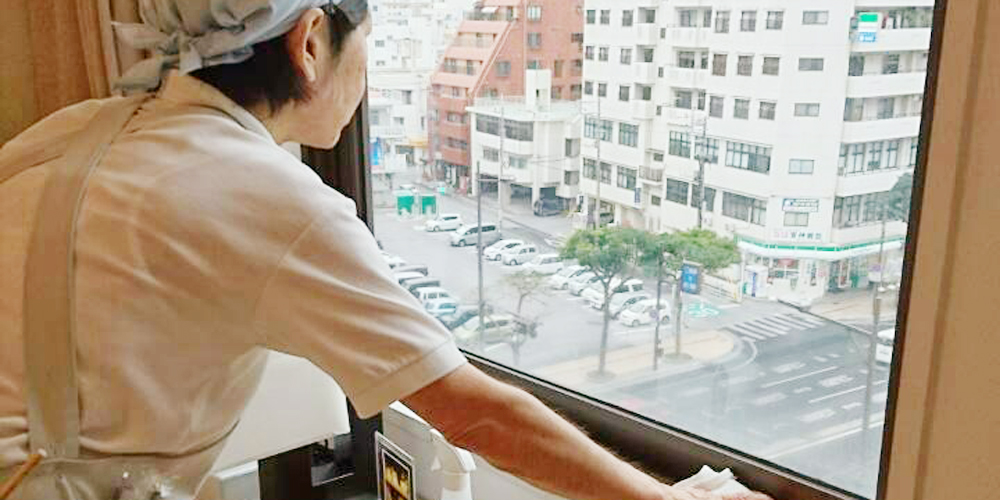 株式会社　共和美研【ビジネスホテルの客室清掃スタッフ／短時間（那覇市前島）【週2日勤務～可／バイク駐輪場無料／未経験歓迎】】の求人募集画像